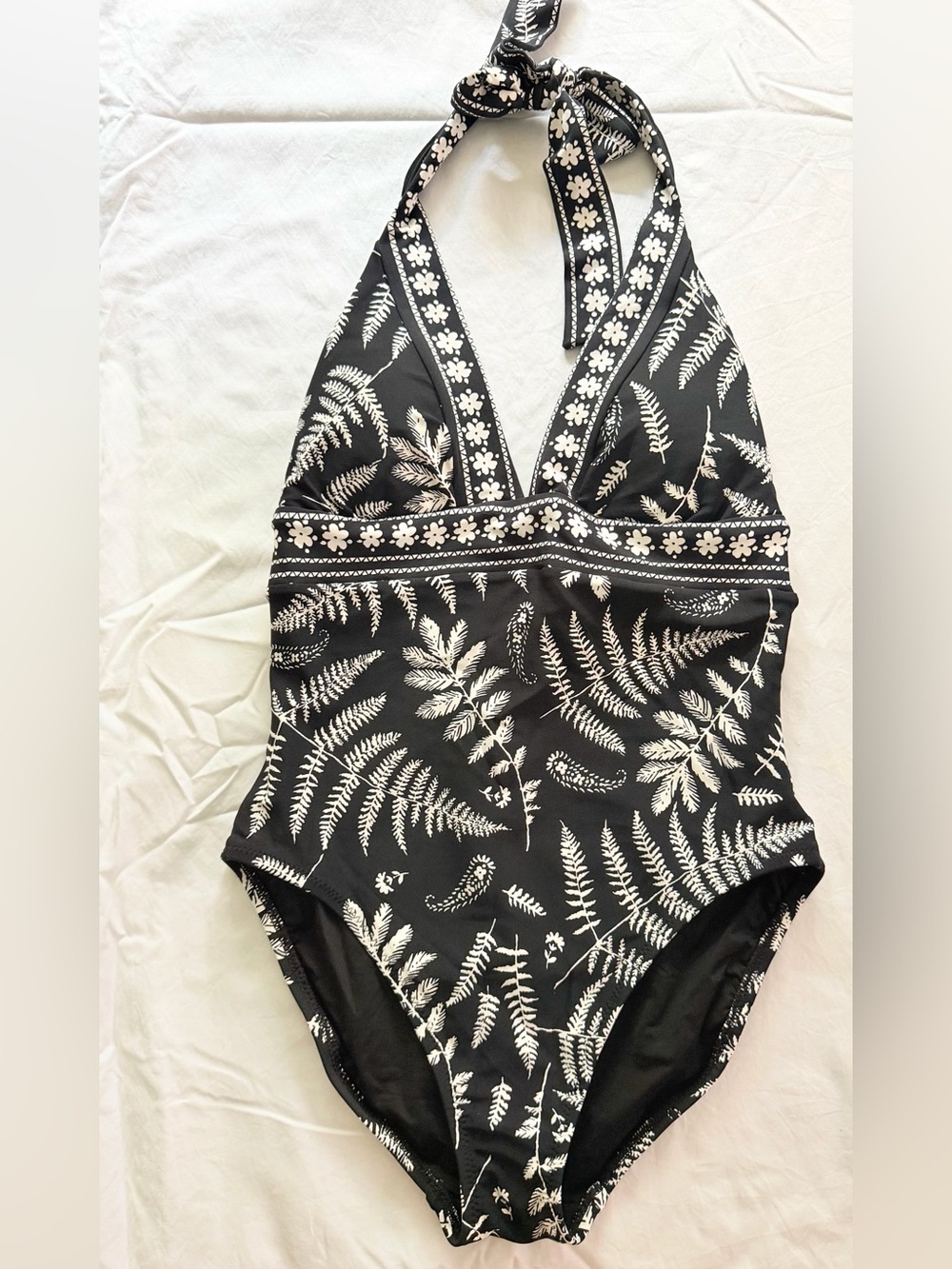 Robin Piccone Hailey Halter One Piece Swimsuit Women’s Size 6 Black Ecru NWOT - Picture 4 of 6